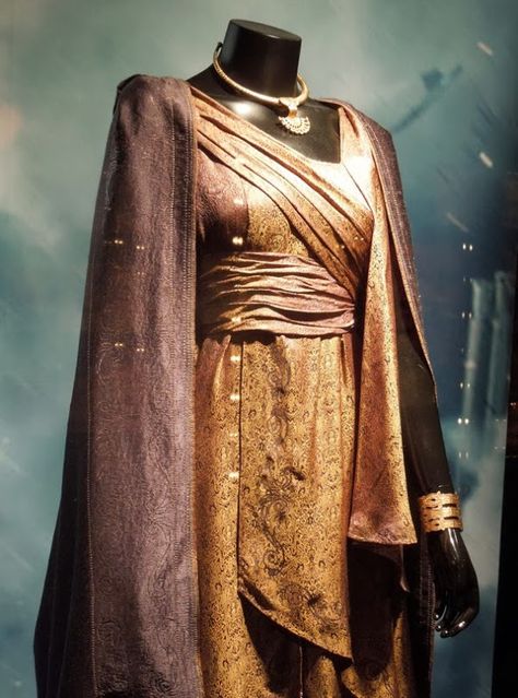 Jane Foster Asgard costume Thor: The Dark World Asgardian Dress, Solarpunk Fashion, Film Costumes, Thor The Dark World, Jane Foster, Marvel Costumes, Hollywood Costume, Dark World, Hollywood Movie