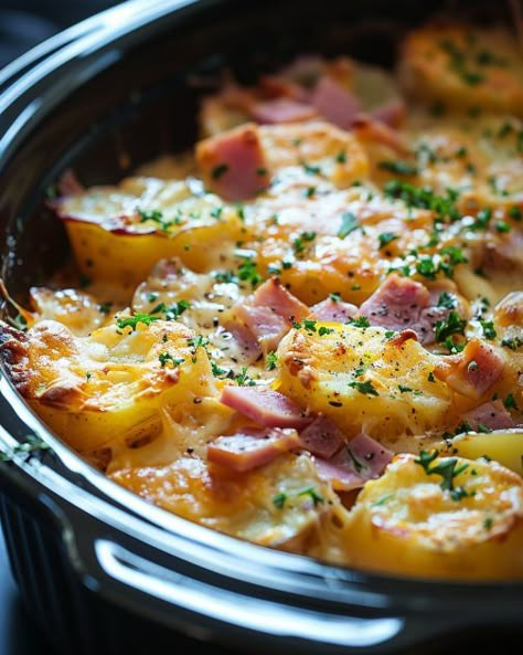 Just like how nana made it! Divine! Cooktop Cove Recipes, Potatoes With Ham, Ham And Potatoes, Potato Au Gratin, Ham And Potato Casserole, Cooktop Cove, Slow Cooker Kitchen, Au Gratin Potato Recipes, Au Gratin Potatoes