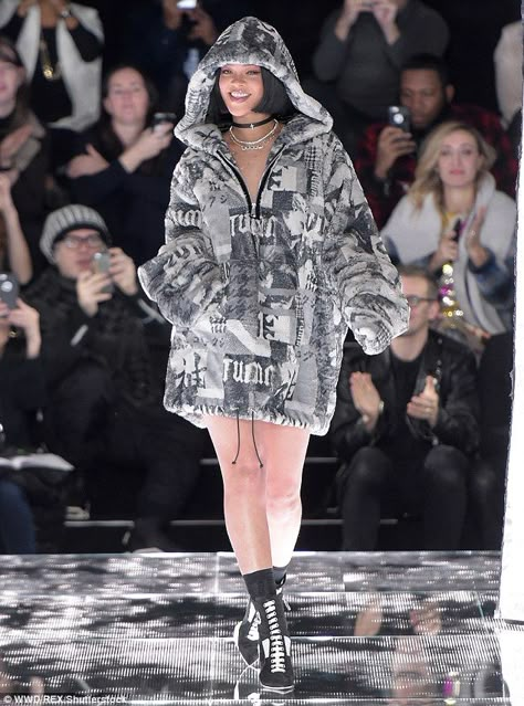 Celebrating her success: Rihanna took to the runway in one of her own designs, an over-sized quarter-zip hoodie and a pair of black stiletto sneakers Rihanna Runway Fashion Show, Rihanna Hoodie Outfit, Rihanna Runway, Hoodie Runway, Rihanna Hoodie, Glamorous Goth, Hoodie Dress Outfit, Fenty Fashion, Rihanna News