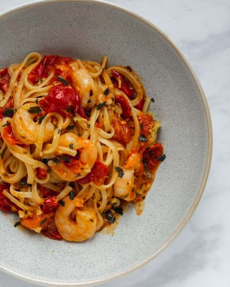 King Prawn Linguine, Prawn Sauce, Tomato Linguine, Prawn Linguine, Prawn Pasta, Linguine Recipes, Homemade Pasta Recipe, Seed Recipes, Pumpkin Seed Recipes