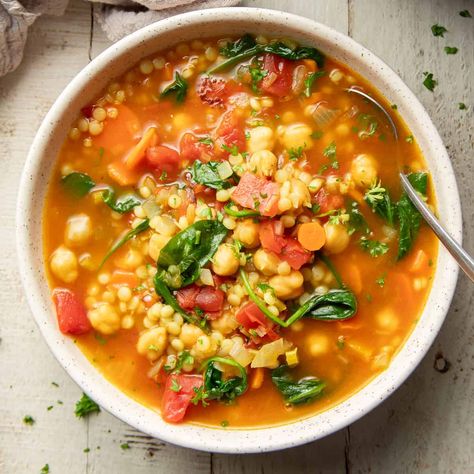 Pearl Couscous Soup, Couscous Soup, Moroccan Soup, Vegetable Noodle Soup, Moroccan Couscous, Soups And Chilis, Cool Foods, Pearl Couscous, Chickpea Soup