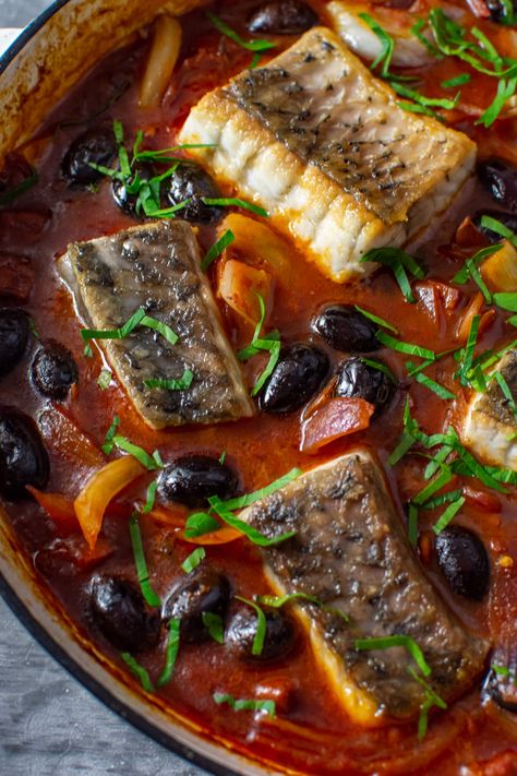 Spanish Fish Stew, Seafood Stew Recipes, Fish Stew Recipes, Eating Fish, Seafood Stew, Fish Stew, Grilled Seafood, Spanish Dishes, Fish Dinner