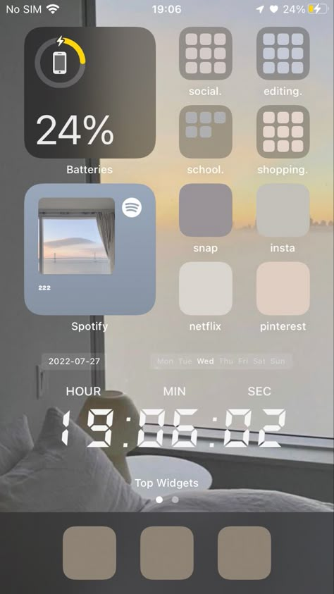 Self Care Iphone Layout, Simple Aesthetic Homescreen Layout, Hone Screen Ideas Iphone Aesthetic, 1os 16 Homescreen, Simple Phone Setup, Aethstetic Home Screen, Apple Widget Ideas, Boyfriend Homescreen Ideas, Homescreen Simple Layout