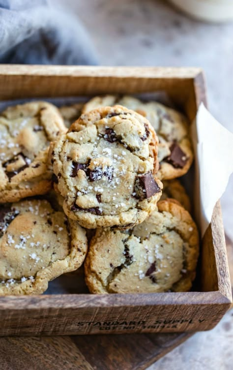 Brown Sugar Chocolate Chip Cookies, Resepi Biskut, Salted Chocolate Chip Cookies, Chocolate Cookie Recipes, Chocolate Chip Cookie Recipe, Salted Chocolate, Chewy Chocolate Chip, Chewy Chocolate Chip Cookies, Brownies Cookies