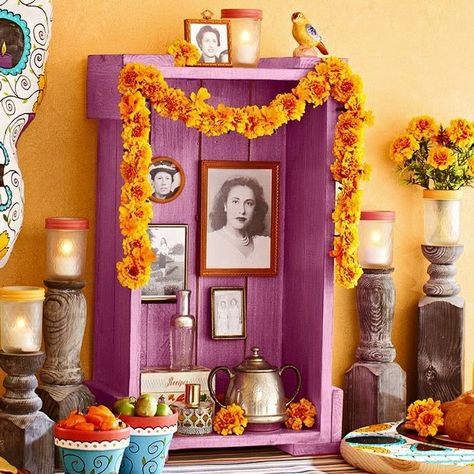 Dia De Los Muertos Party Ideas, Dia De Los Muertos Decorations Ideas, Day Of The Dead Party, Mini Altar, Day Of The Dead Art, Altar Ideas, Mexican Holiday, Den Mrtvých, All Souls Day