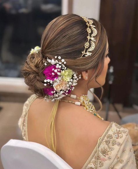 Traditional Short Hairstyles Indian, Bridal Bun Hairstyles Indian Front Look, Indian Bridal Hairdo, Ban Hairstyle, Indian Bride Hairstyles, Indian Bridal Bun, Unique Hairstyles For Long Hair, Marriage Hairstyle, Bridal Hair Bun