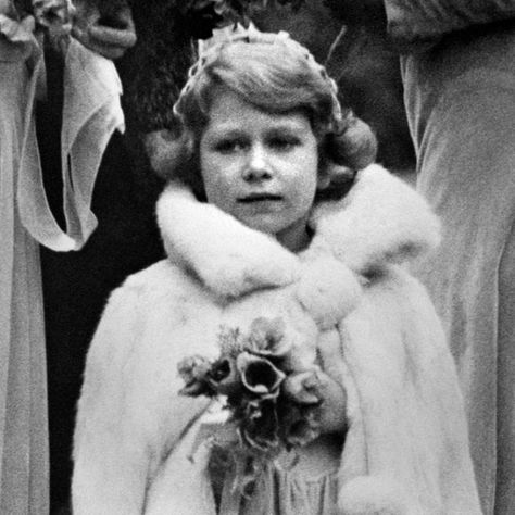 In pictures: Queen Elizabeth II at 90 in 90 images - BBC News The Crown Series, Young Queen Elizabeth, Rainha Elizabeth Ii, Life In Pictures, Uk History, Royal Clothing, British Royal Families, Elisabeth Ii, Wd 40