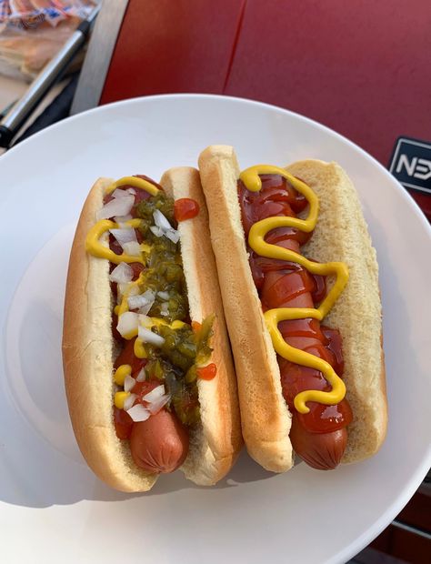 Is a hot dog a sandwich? The post Is a hot dog a sandwich? appeared first on Dining and Cooking. Hot Dogs Recetas, Hotdogs Aesthetic, Hot Dog Aesthetic, Hot Dog Lunch, American Hot Dog, Hot Dog Sandwich, I Want Food, Fire Food, Hot Sandwich