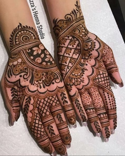 Diwali Henna, Modern Mehndi Design, Basic Henna, Eid Henna Designs, Wedding Henna Designs, Indian Henna Designs, Modern Mehndi, Front Mehndi Design, Palm Mehndi Design