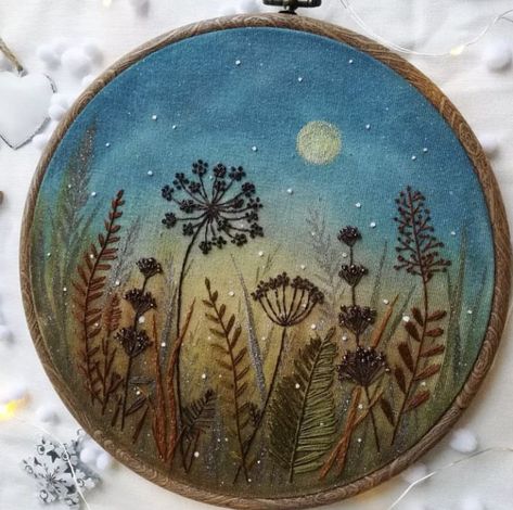 Watercolour Embroidery Hoop, Acrylic Paint And Embroidery, Landscape Embroidery Ideas, Embroidery Thread Painting, Watercolour Embroidery, Painting With Embroidery, Embroidery And Painting, Embroidered Landscapes, Painted Embroidery