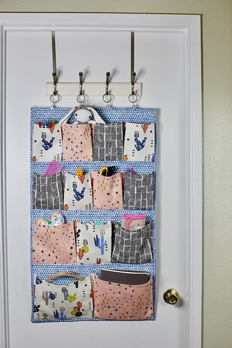 Wall Hanging Organizer Diy, Make Organizer, Wall Organizer Diy, Wall Pocket Organizer, Wall Organizer, Sewing Space, Door Organizer, Trendy Sewing, Costura Diy