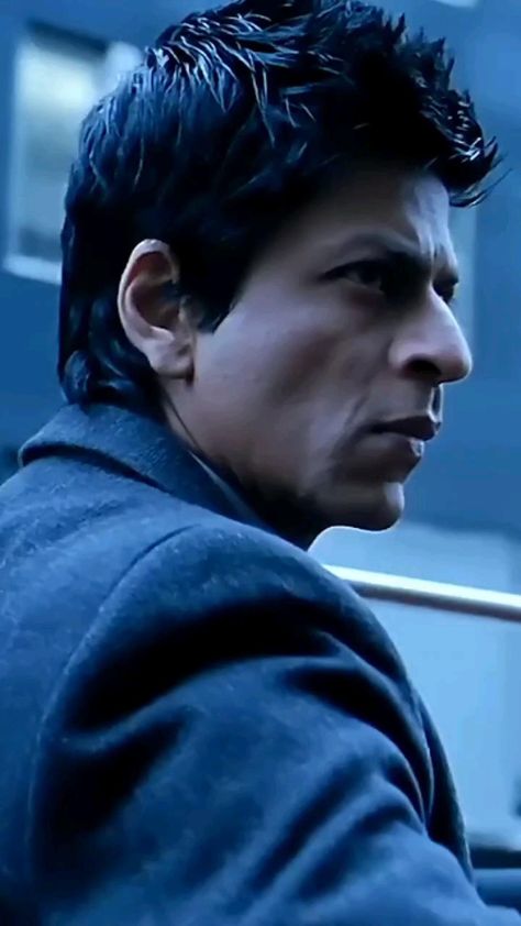 Jawaan Movie Srk, Saruk Khan, Bollywood Movie Clips, Shahrukh Khan Raees, Don 2, Hollywood Action Movies, Shah Rukh Khan Movies, Srk Movies, 90s Bollywood Aesthetic