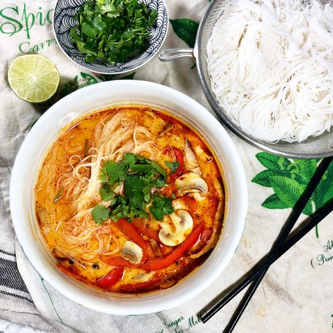 Tom Yum Soup Recipe Using Paste, Tom Yum Paste Soup, Tom Kha Ramen, Tom Yum Soup With Paste, Tum Yum Soup Recipe Thai, Tum Yum Soup, Tom Yum Gai, Tom Kha Gai Soup, Tom Yum Soup Recipe