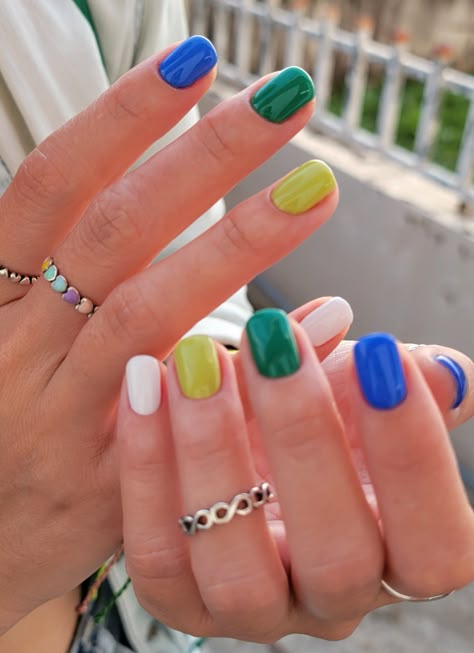 Gel Nail Different Colors, Short Nails Ideas Multicolor, Two Color Nails Ideas Simple, Square Nail Color Ideas, Two Color Manicure, Different Colour Nails On Each Finger, Multi Colored Nails Summer Short, Short Nails Multi Color, 3 Color Nail Combination