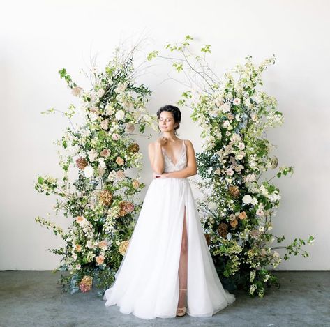 dream arch for the ceremony— love the shape Pillar Arch Wedding, Open Arch Wedding Flowers, Wedding Ceremony Half Arch, Arch Ceremony Wedding, Wedding Floral Archway, Split Floral Arch Wedding, Disconnected Arch Wedding, Freestanding Floral Arch, Asymmetric Wedding Arch