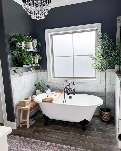 Dark Tile Floors, Charcoal Bathroom, Charcoal Walls, Double Bed Designs, Dark Bathrooms, Vintage Tub, Bad Inspiration, Living Room Loft, Grey Flooring