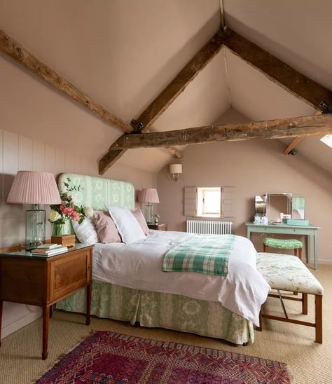 Traditional Bedroom Ideas, White Floorboards, Goodnight Sweet Dreams, Cottage Farmhouse Decor, Country Cottage Farmhouse, Period Living, Pink Bedroom Ideas, Luxury Bedroom Furniture, Green Farm