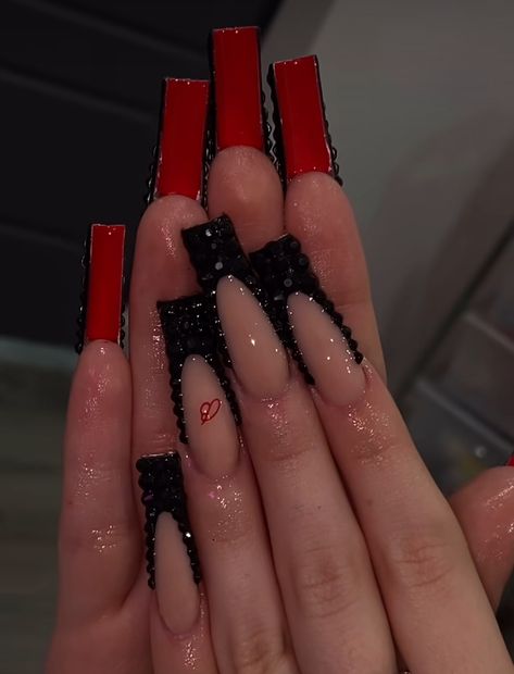 Square Acrylic Nails Long Art Designs, Black Small Nails Design, Cute Red Bottom Nails, Nail Diamond Design Rhinestones, Long Nail Designs Red And Black, Classy Black And Red Nails, Valentine Day Set Nails, Red Bottomed Nails, Red And Black Elegant Nails