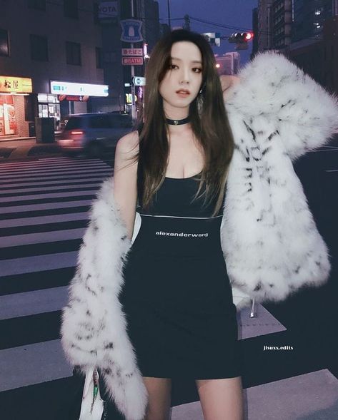 Roseanne Park, Cute Skirt Outfits, Korean Girl Fashion, Ulzzang Fashion, White Fur, Kpop Fashion Outfits, Cute Skirts, Stage Outfits, Korean Outfits