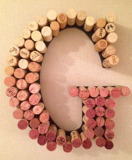 Wine Cork Birdhouse, Wine Cork Letters, Cork Letters, Quick Christmas Gifts, Wine Cork Projects, Wine Cork Ornaments, Cork Crafts Diy, Wine Cork Diy, Wine Cork Art