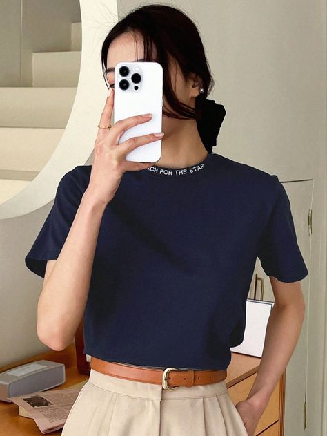 Square Neck Tshirt, Navy Tshirt Outfit Women, Navy Polo Shirt Outfit Woman, Navy Blue Tee Outfit, Navy Blue Tshirt Outfit, Navy Tshirt Outfit, Blue Tee Outfit, Navy Blue Shirt Outfit, Blue Tshirt Outfit