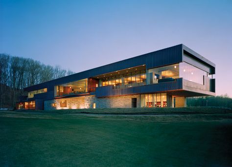 Architect Marlon Blackwell won a competition to design this clubhouse that has a definite modern feel yet at the same time blends into the nature around it. It was made primarily with materials that are naturally found in the area and its expansive windows let you take in the beauty of the Ozarks while you unwind after a round on their Robert Trent Jones-designed course. Antebellum Home, Clubhouse Design, Golf Clubhouse, Golf Photography, Architect Magazine, States In America, Design Competitions, Local Design, Architecture Firm