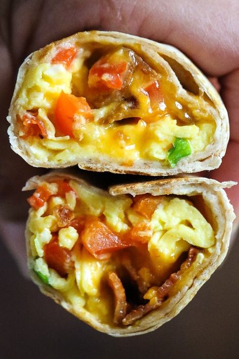 These freezer breakfast burritos, stuffed with scrambled eggs, scallions, bell pepper, bacon and cheese, are a great way to start the day! Make them ahead and freeze them for meal prep so you can have them ready any day of the week. Freezer Burritos, Frozen Burritos, Pepper Bacon, Freezer Breakfast Burritos, Breakfast Burritos Recipe, Breakfast Low Carb, Low Carb Flour, Bacon And Cheese, Weight Watchers Breakfast