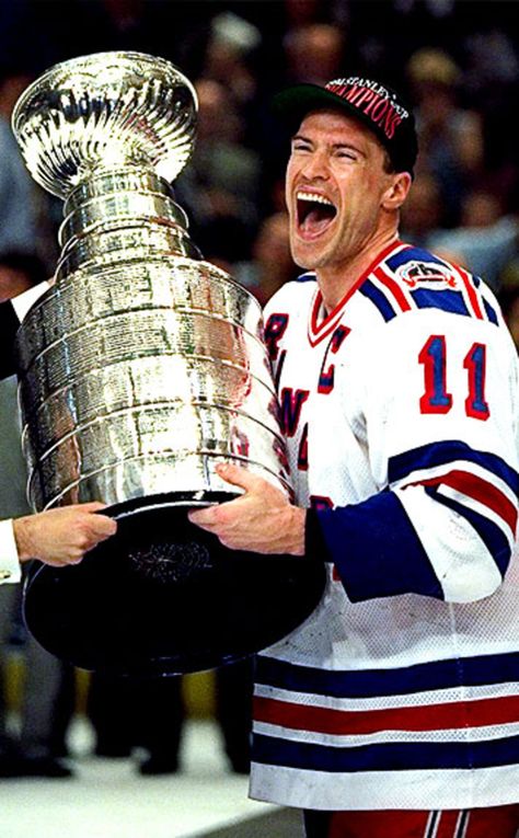 Mark Messier always put his team first and would will his team to win. It's no surprise that he has an award named after him recognizing greatness in leadership. Mark Messier, Rangers Hockey, Nhl Players, Sports Hero, Sports Figures, Hockey Player, Vancouver Canucks, National Hockey League, Sports Photos