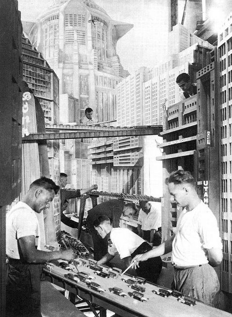 Metropolis, 1927 - miniature set Metropolis 1927, Photos Rares, Fritz Lang, German Expressionism, I Love Cinema, Science Fiction Film, Futuristic City, Movie Sets, Tv Movie