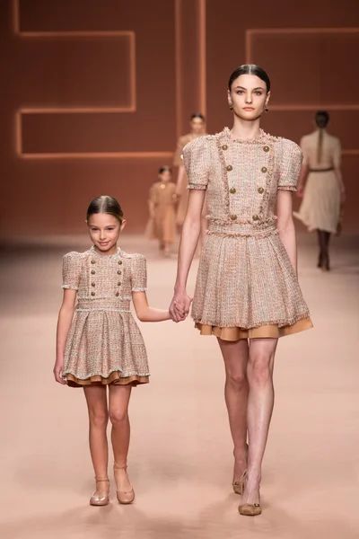 Mother Daughter Outfits, Kids Fashion Dress, Kids Couture, Kids Fashion Clothes, Milano Fashion Week, Dresses Kids Girl, Kids' Fashion