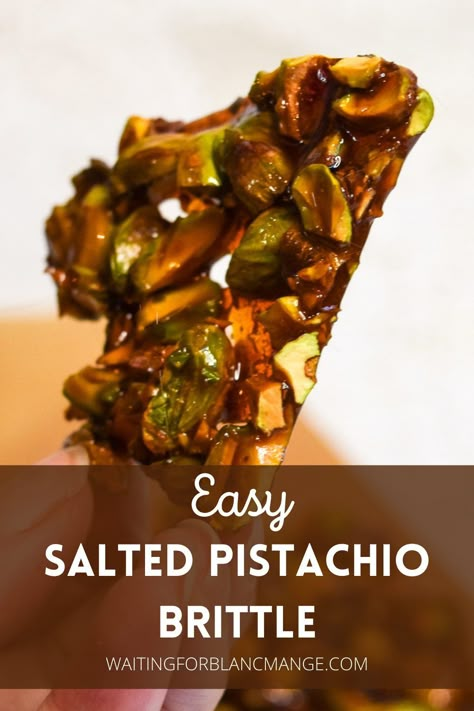 Easy salted pistachio brittle recipe for decorating cakes and bakes. Chocolate Almond Brittle Recipes, Salted Pistachio Recipes, Pistachio Brittle Recipe, Pistachio Praline Recipe, Pistachio Nut Recipes, Mixed Nut Brittle Recipe, Pistachio Nuts Recipes, Pistachio Decoration, Pistachio Sweets