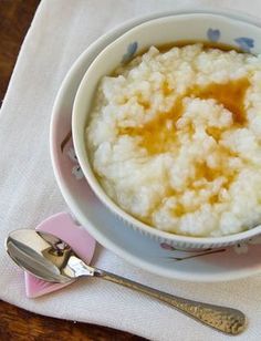 Ginger Honey Okayu...Japanese rice porridge. Comforting even just looking at the picture. Japanese Rice Porridge, Rice Porridge Recipe, Rice Water Recipe, Sick Food, Ginger Lemon Tea, Breakfast Rice, Ginger Honey, Porridge Recipes, Rice Porridge