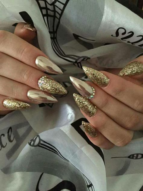 Yellow Gold Nails Design, Gold Nye Nails, Gel Nails Rhinestones, Gold Metallic Nails, Acrylic Nails Gold, Twenties Birthday, Popular Nail Shapes, Gold Gel Nails, Lux Nails