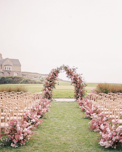 Wedding inspo • Instagram Altar Ideas Wedding, Backyard Nikkah, Outdoor Wedding Alter, Wedding Alter, Wedding Alters, Wedding Dressses, Light Pink Wedding, 2025 Wedding, Wedding Colours