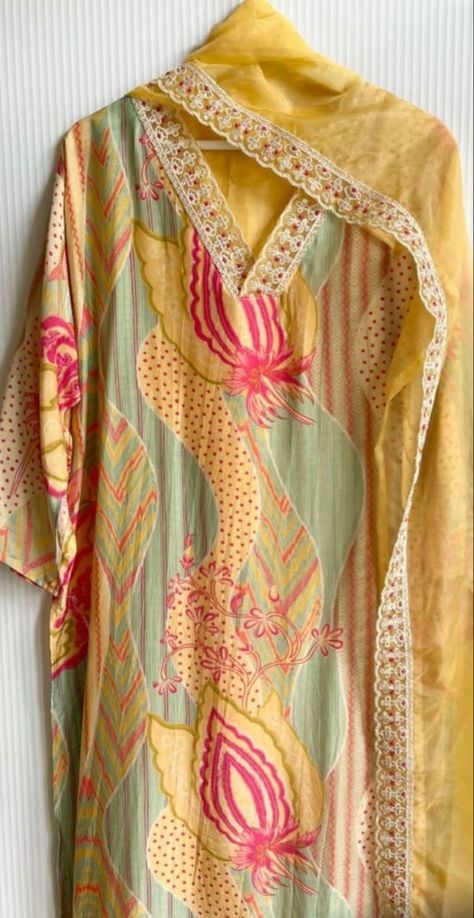 Neck Reference, Printed Kurti Designs, Simple Suit, 2023 Dress, Long Kurtas, Stylish Kurtis Design, New Kurti Designs, Muslin Dress, Simple Kurta Designs