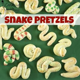 Edible Crafts For Kids, Snake Sandwich, Snake Birthday, Theme Snack, Snake Crafts, Snake Party, Pretzel Shape, Healthy Cupcakes, Homemade Pretzels