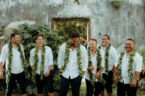 Samoan Tongan Wedding, Island Wedding Mens Attire, Hawaiian Wedding Groomsmen, Vintage Hawaiian Wedding, Polynesian Wedding Decorations, Polynesian Wedding Ideas, Hawaii Groomsmen Attire, Tropical Wedding Groom, Māori Wedding