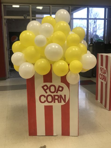 School Carnival Themes, School Carnival Decorations, Carnival Birthday Theme, Deco Cinema, Carnival Booths, Homecoming Floats, Circus Birthday Party Theme, Diy Carnival, Movie Night Birthday Party