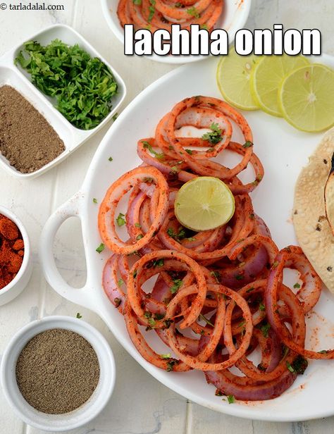 Spicy Onions, Onion Pickle, Eid Recipes, Food Bbq, Garlic Chutney, Eid Food, Onion Salad, Vegetarian Fast Food, Chaat Masala