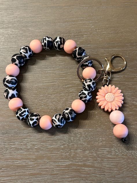 silicone beaded wristlet Silicon Beads, Cup Charms, Beaded Wristlet, Acrylic Ideas, Crafts Beads, Beautiful Beaded Necklaces, Beadable Products, Beads Bracelet Design, Bracelet Design