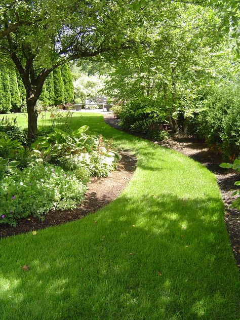 Bloxburg Outside, Backyard Pathway, Pathway Design, Suburban Backyard, Gardening Design Diy, Large Backyard Landscaping, Ideas For Front Of House, Backyard Garden Landscape, Front Garden Design