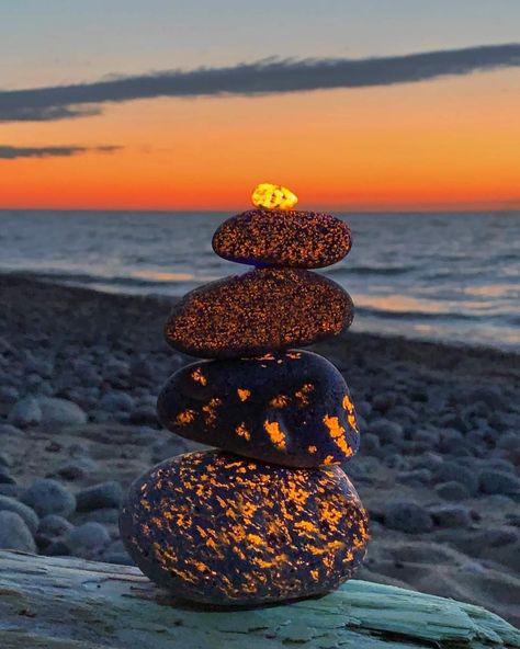 Yooperlite Rocks, Minerals Museum, Metaphysical Spirituality, Ultraviolet Light, Background Check, Upper Peninsula, Pure Michigan, Rock Hounding, Gem Stones