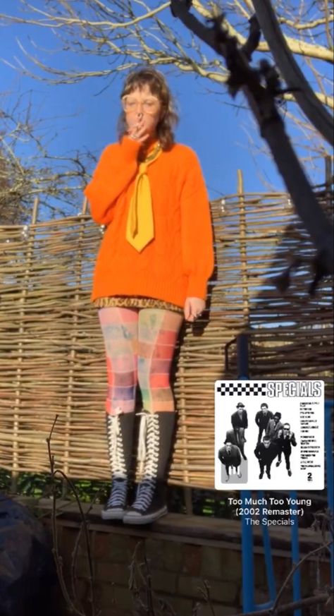 Orange Green Outfit, Maximalist Winter Outfits, Weird Fashion Outfits, Funky Clothing, Silly Outfits, Losercore Outfits, 70s Outfits, Funky Outfits, Quirky Fashion