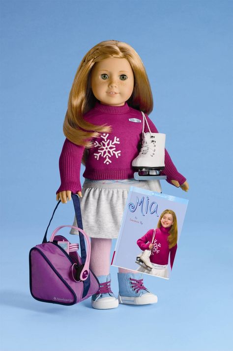 American Girl Doll of the Year Mia (2008)  Mia's doll in honor of her name!!! 2008 Outfits, Ag Doll Hairstyles, Doll Hairstyles, Generation Dolls, Girl Figure, American Girl Doll Crafts, Journey Girls, All American Girl, American Girl Clothes