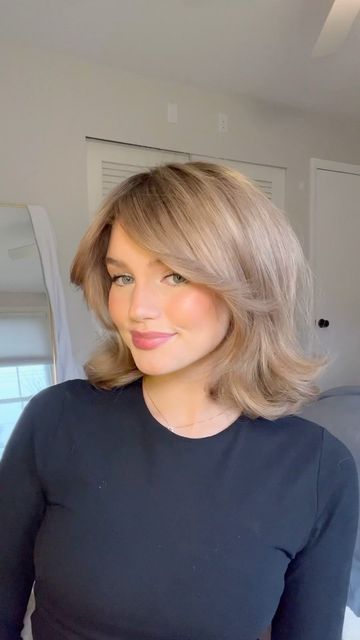 Short Sandy Blonde Hair, Bob Hairstyles With Volume, 90s Hairstyles Blowout Short, Blond Blowout Hair Short, Blonde Short Blowout, Short Bouncy Blow Dry, Blow Dry Short Hair For Volume, Long Bob Blowout, Blowout Shorthair