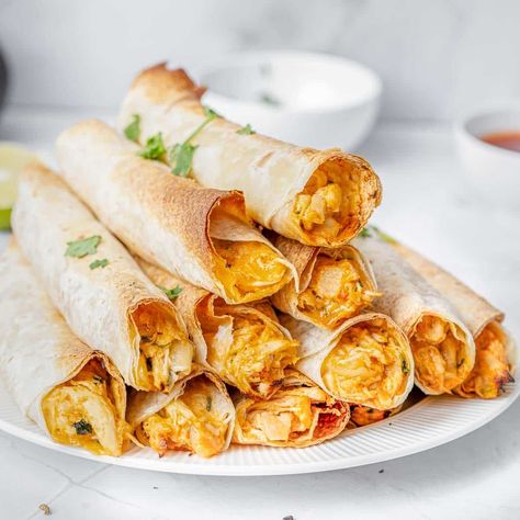 Easy Baked Chicken Taquitos - To Simply Inspire Chicken Toquitos, Basic Dinner Recipes, Chicken Taquitos Recipe, Baked Chicken Taquitos, To Simply Inspire, Taquitos Recipe, Ways To Cook Chicken, Chicken Taquitos, Crispy Baked Chicken