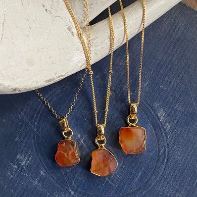 Calming carnelian on your choice of 4 different styles of chain. The perfect healing carnelian necklaces come ready for gifting. #carnelian, #fallnecklaces #gemstonependants Earthy Necklace Aesthetic, Carnelian Aesthetic, Raw Carnelian, Necklace Real Gold, Multiple Necklaces, Raw Stone Earring, Raw Stone Jewelry, Arrowhead Necklace, Carnelian Jewelry