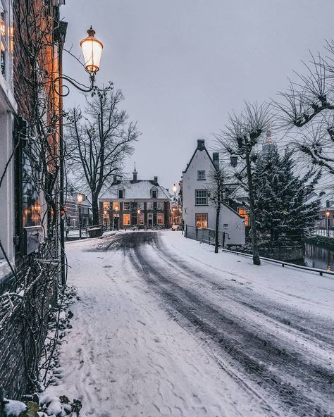 Winter Snow Wallpaper, Winter Snow Photography, Snowy Village, Snow Place, Christmas In Europe, Snow Photography, Winter Szenen, Winter Magic, Winter Scenery