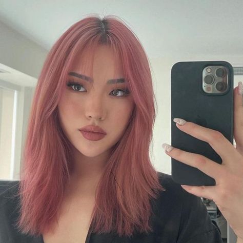 Pink Haircut, How To Have Style, Hair Styels, Rave Hair, Hair Color Underneath, Creative Hair Color, Blonde With Pink, Hairstyles For Layered Hair, Peinados Fáciles Para Cabello Corto