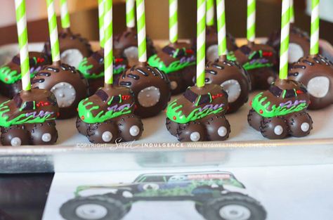 Monster Truck cake pops Monster Jam Cake Pops, Monster Truck Cake Pops, Monster Jam Cake, Monster Truck Birthday Party Ideas, Truck Birthday Party Ideas, Monster Jam Birthday Party, Digger Cake, Monster Truck Birthday Party, Monster Jam Birthday